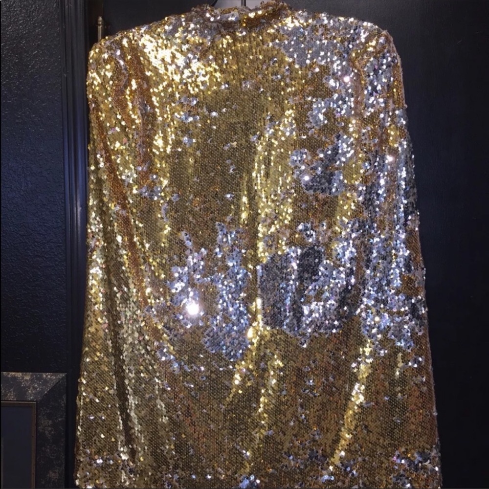 Tiff & Jen cape gold sequins jacket lined Size M L - Picture 3 of 8